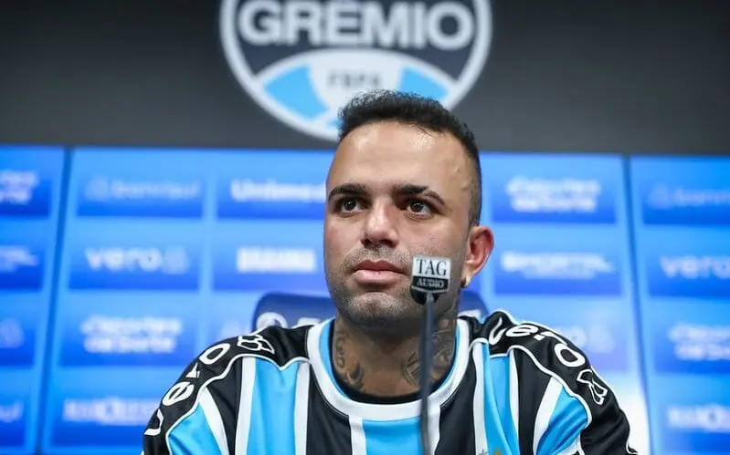 Luan no dia da apresentação no Grêmio (Lucas Uebel/Grêmio FBPA)